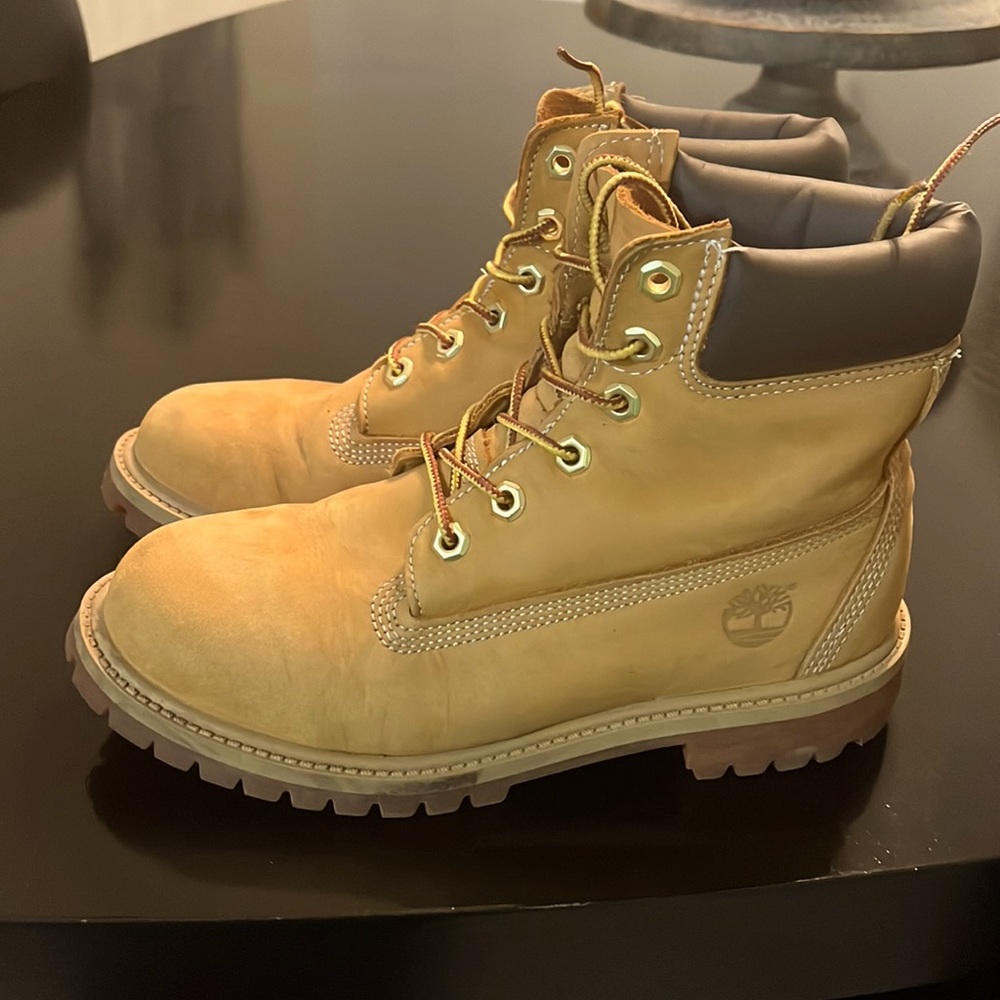 Timberlands size 5men (7 women)